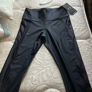 Womens Under Armour HeatGear Armour Ankle Leg leggings. Size M